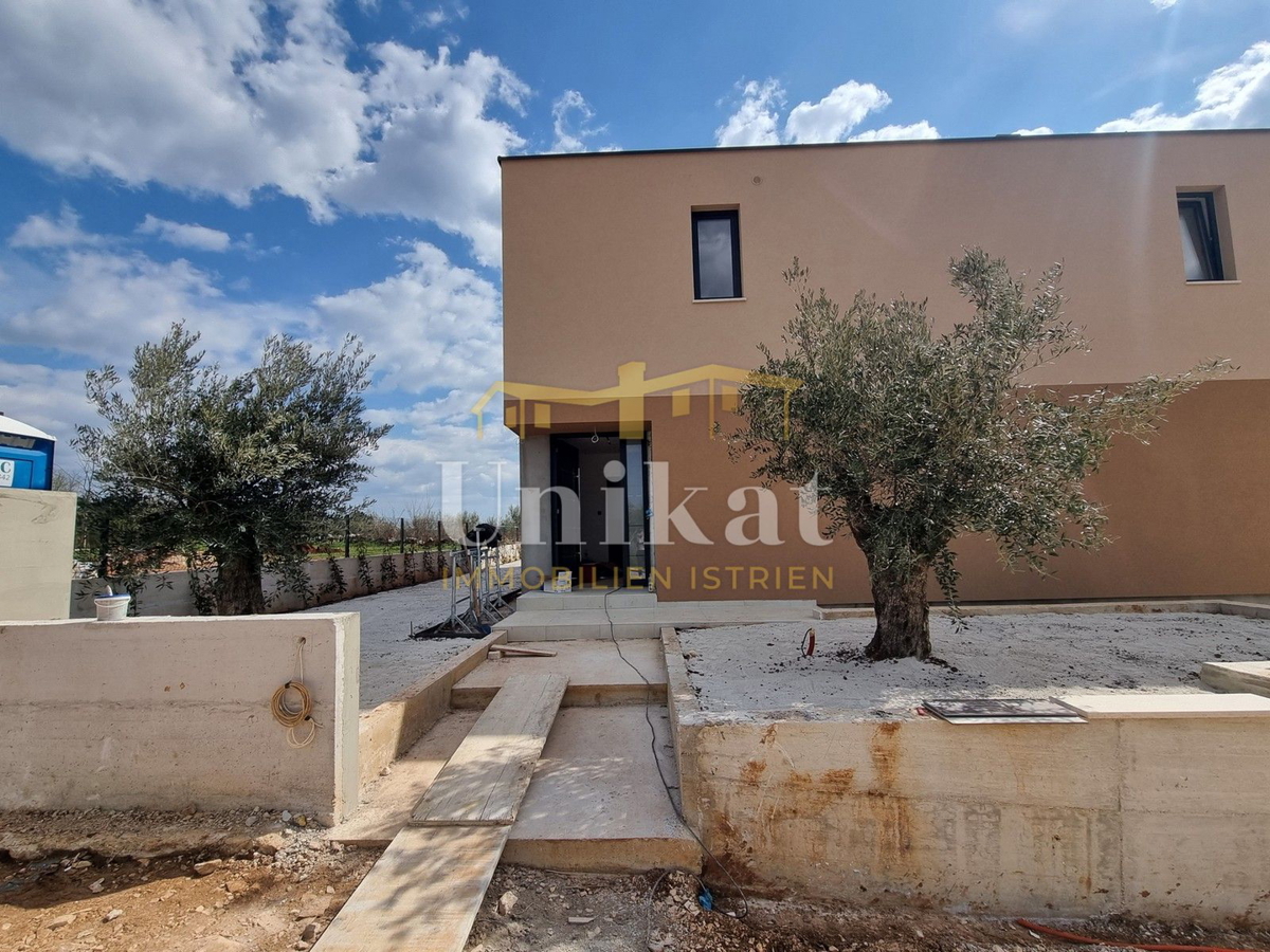 Hiša v okolici Višnjana - 4 spalnice in bazen